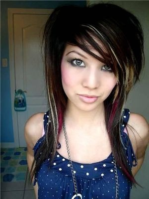 Girls long Emo Hairstyle Pictures