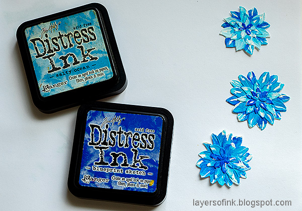 Layers of ink - Blue Flowers Textured Card Tutorial by Anna-Karin Evaldsson. Paint the flowers with Distress Ink.