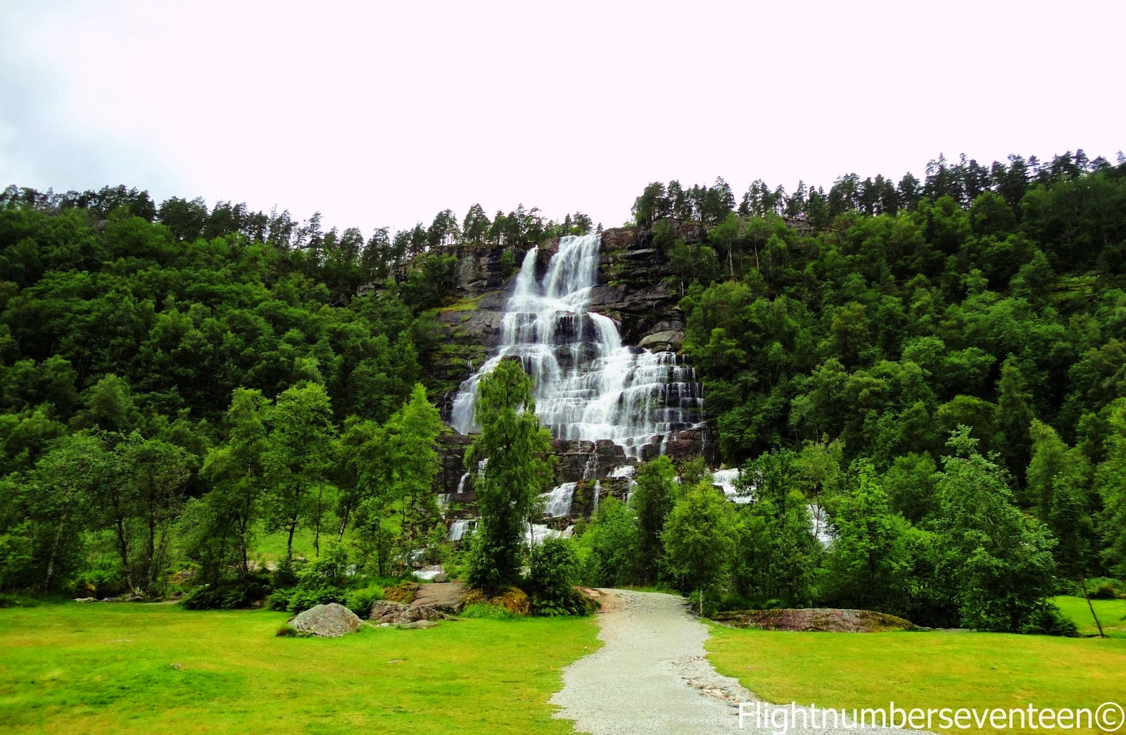 Noruega-Cascada-Tvindefossen.