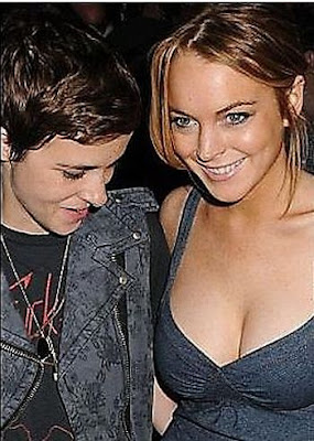 Funny - Celebrities Caught Staring At Wow