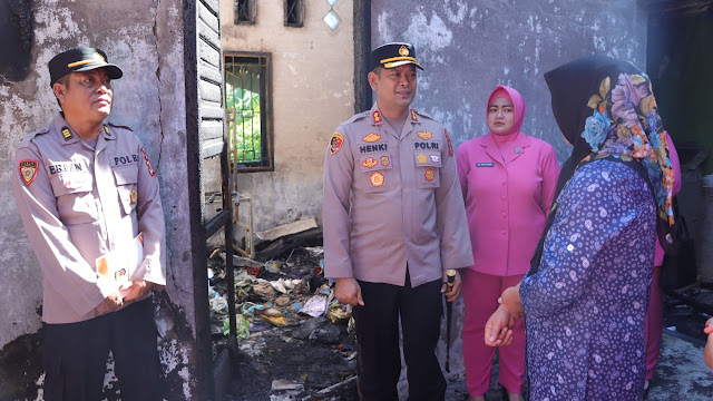 AKBP Henki Ismanto Kunjungi Rumah Personel Korban Kebakaran