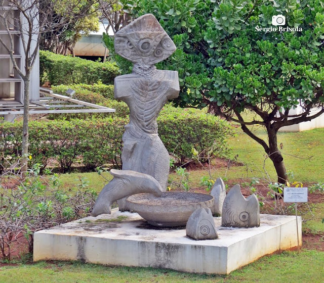 Close-up da Escultura O Pescador - ALESP - São Paulo