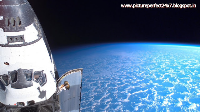 Space Shuttle in flight - HD