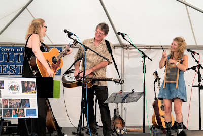 Jim Henry along with Stephanie Marshall and Susan Cattaneo of The Boxcar Lilies