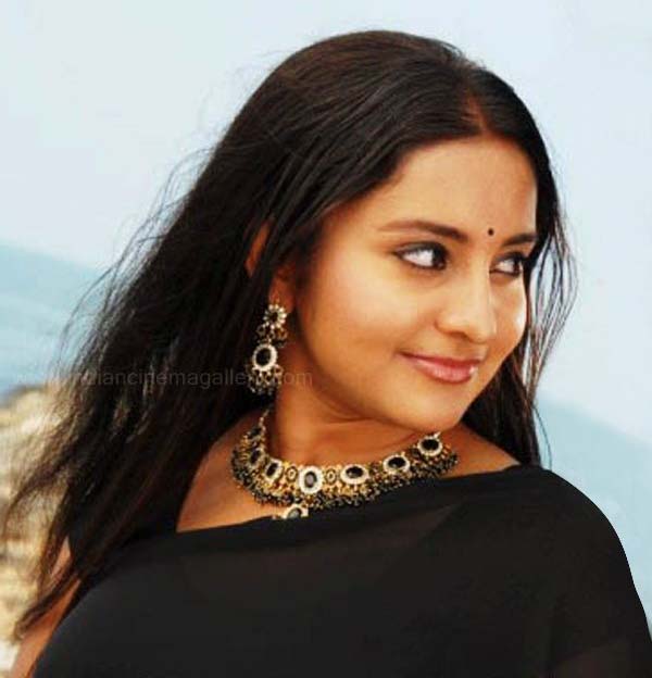 Mallu Actress Bhama Hot Photos