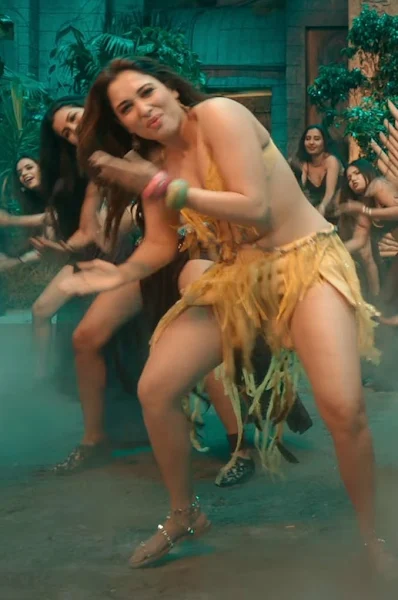 Tamannaah and Raashii Khanna Sizzling Hot Moves from Aranmanai 4 Achacho Song