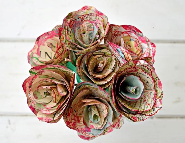 These map roses are a great DIY Valentine's gift for your sweetheart