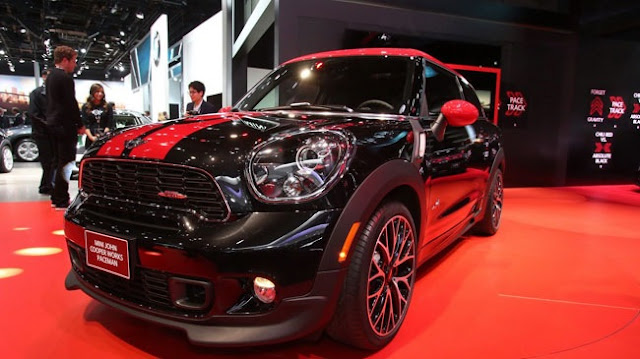 MINI Paceman John Cooper Works có giá 36.200 USD