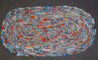 http://translate.googleusercontent.com/translate_c?depth=1&hl=es&rurl=translate.google.es&sl=en&tl=es&u=http://www.myrecycledbags.com/2010/03/28/plastic-trash-rug/&usg=ALkJrhh_789bA7kX9pK5TQi_Rcw1sMFPCg