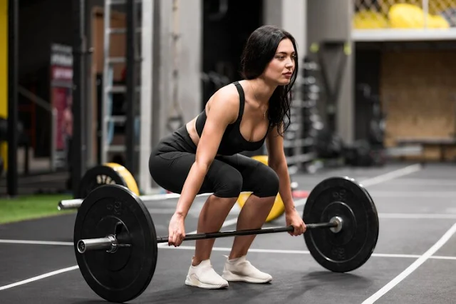 women's weight lifting