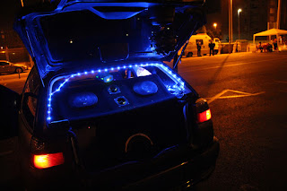 Un centenar de coches personalizados acude a la primera concentración de tuneado de Barakaldo