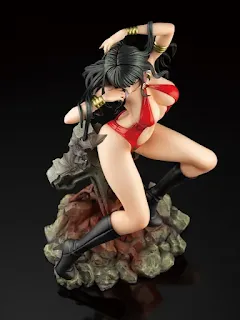 Figura 1/7 de Vampirella por Shunya Yamashita en la línea Horror Bishoujo de Kotobukiya, con traje rojo y detalles vampíricos.