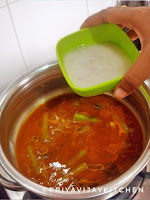 Mochai Kuzhambu - Field Beans Gravy