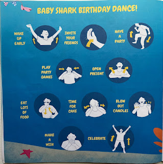 英文兒歌繪本推薦Baby Shark! Doo Doo Doo Doo Doo Doo，以Baby Shark Family and Friends為主角，圍繞著這個主題所編寫的兒歌與舞蹈動作。PinkFong這首Baby Shark兒歌是目前Youtube上點閱率最高的影片，適合0-4歲兒童唱跳玩