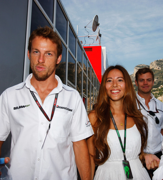  champion Jenson Button has split with his girlfriend Jessica Michibata