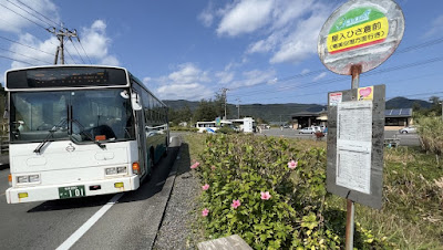 屋入ひさ倉前バス停（奄美空港方面行き）　しまバス