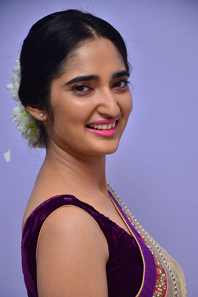 Indian actress pics in sleeveless saree 