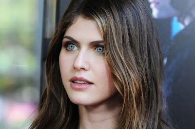 87+ Alexandra Daddario Wallpapers and beautiful Images