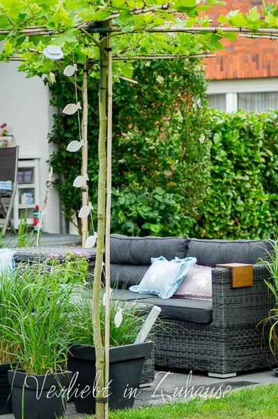 Lieblingsecke Outdoor : Gestaltung der Terrasse mit Platanen und Lounge im Garten