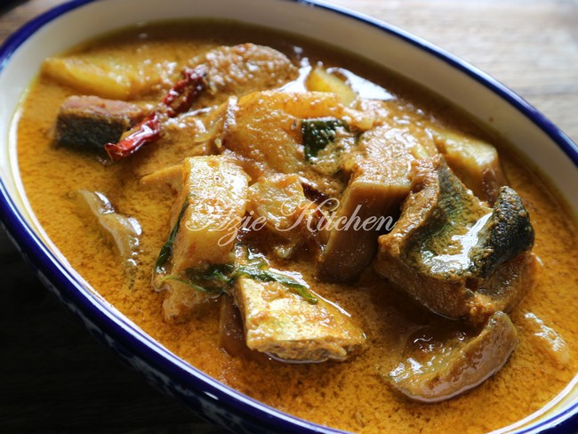 Gulai Ikan Kering Tumis Darat - Azie Kitchen