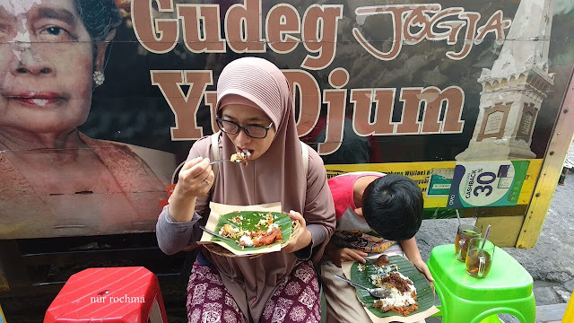 gudeg yu djum 