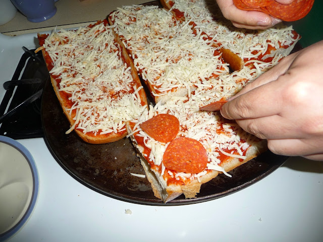 cheap and easy way to make French bread pizza at home,