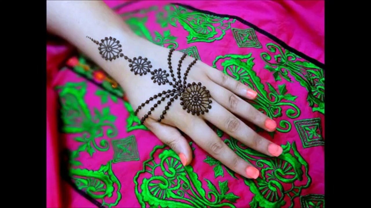 Cute Arabic Mehendi Designs For Hands