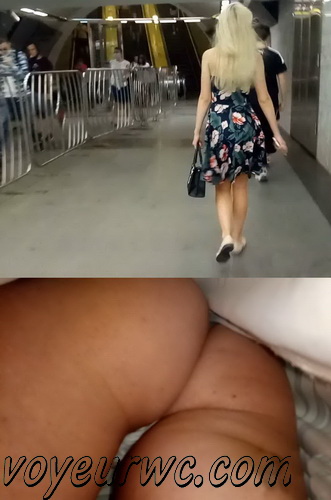 Upskirts 4814-4818 (Secretly taking an upskirt video of beautiful women on escalator)