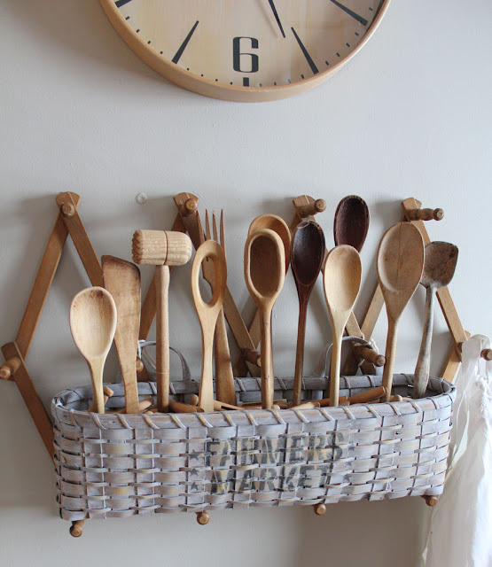 A Quick And Simple Farmhouse Basket Re-Do From Itsy Bits And Pieces Blog