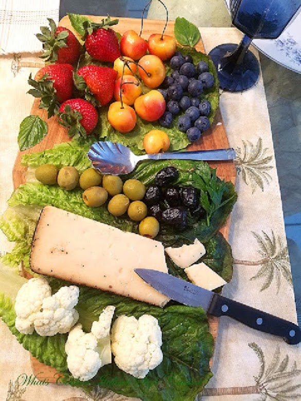 Cheese, Meat And Fruit Tray Appetizers