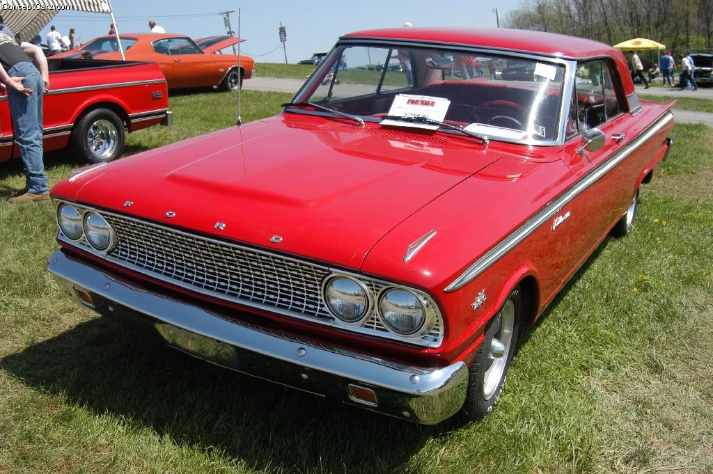 Here's a spectacular 1963 Fairlane that is the spittin' image of the one I