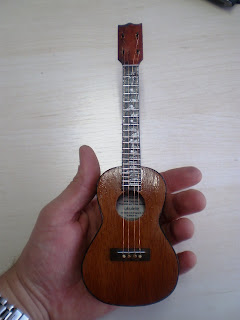 mini ukulele