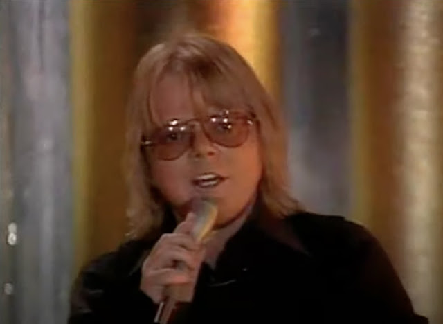 screenshot of Paul Williams performing on the Brady Bunch Variety Hour, May 25, 1977