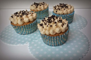 Cupcakes mit Muh-Muhs Brotaufstrich gebacken und Erdnussbutter Buttercreme dekoriert