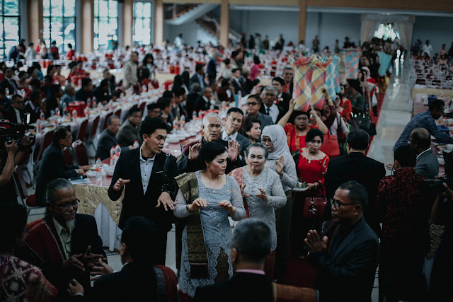 PAB, JASA FOTO WEDDING ADAT BATAK JAKARTA, FOTOGRAFER BATAK,FOTO PERNIKAHAN ADAT BATAK, ULOS MARTUMPOL