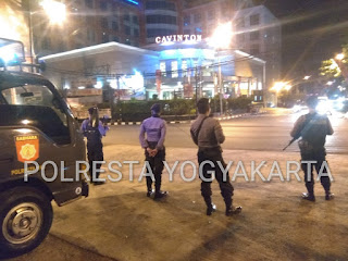 Personel Sabhara Siaga di Simpang Empat Parkir Ngabean Antisipasi Gangguan Kamtibmas