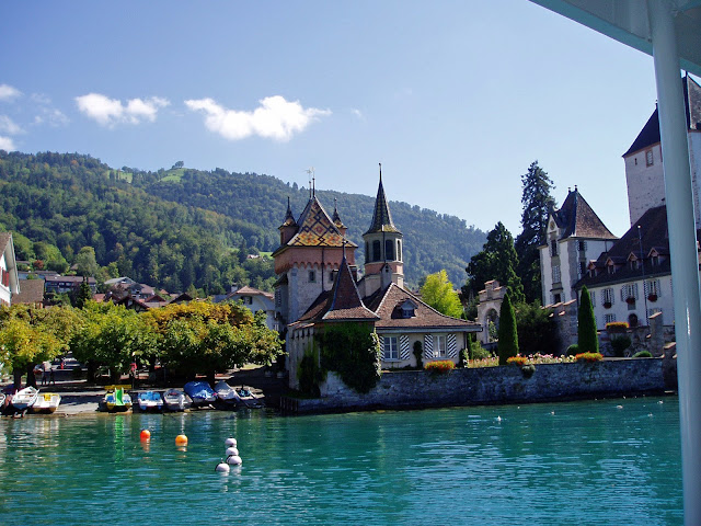 Oberhofen Castle Located in Lake Thun Switzerland. Lake thun its also very nice and beautiful expriance for birds and river riding and crafting. In drive in boat you can see Oberhofen Castle and its great architecture view. Oberhofen Castle its most popular and best place to travel in this world in specially in Switzerland. you may also like their adventure, high touch mountain view, cold fog, and other natural experiance in Oberhofen Castle. Sitzerland Best Place to Visit and travel in life once.