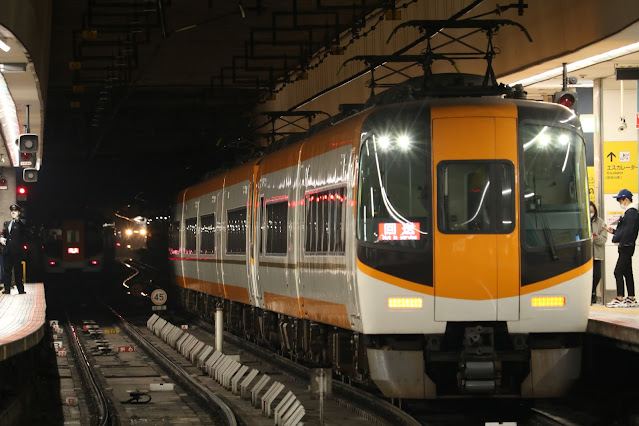 近鉄大阪難波駅 22000系ACE 特急大阪難波行き