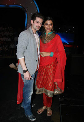 Deepika Padukone in Salawar Kameez Promotes Lafangey Parindey