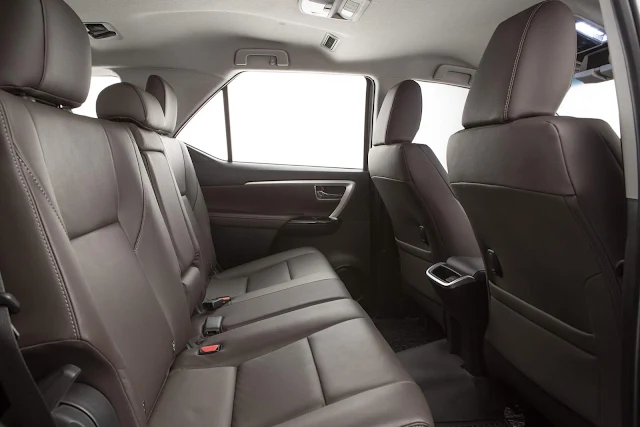 Nova Toyota Hilux SW4 2017 - interior