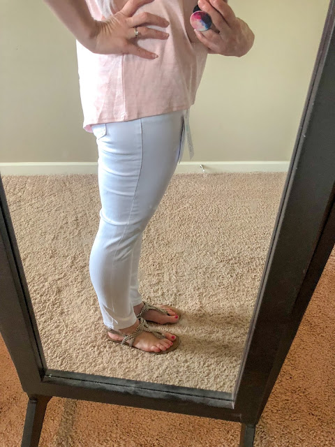 Stitch Fix review. Try Stitch Fix, personal styling subscription box. White ankle length skinny jeans. Pink knit V-neck top. Summer style. Summer outfits