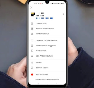masuk ke menu pengaturan akun YouTube