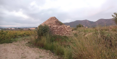 La Bisbal del Penedès a Montserrat; barraca de Pedra Seca al terme municipal de Sant Jaume dels Domennys