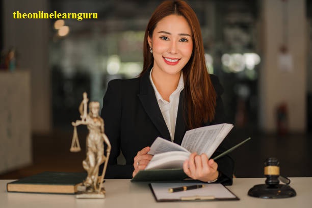What qualification is required for a lawyer in Pakistan?