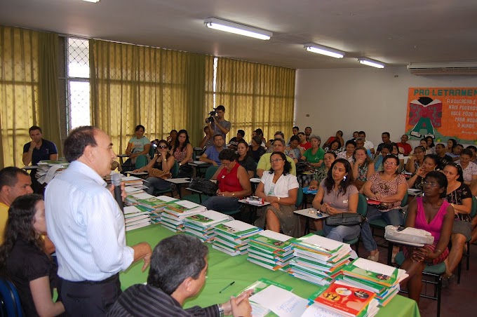 Professores de Educação Física do município recebem material didático