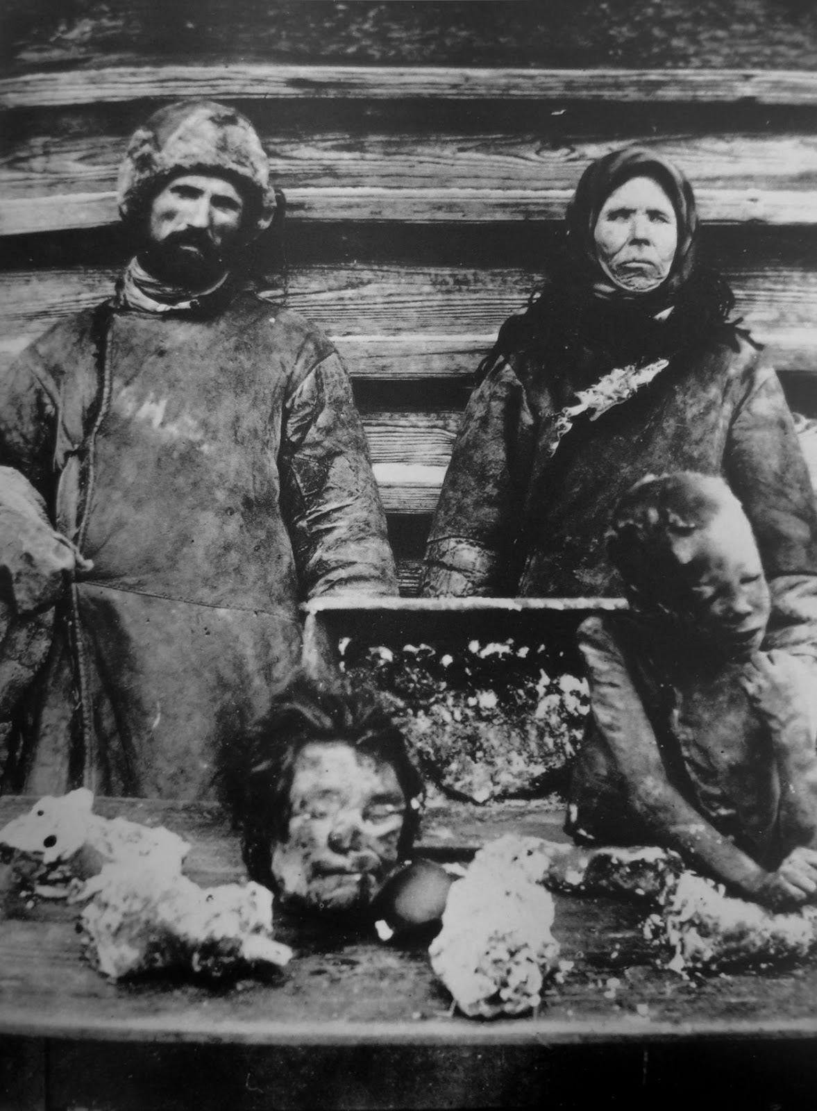 40 Amazing Historical Pictures - Cannibalism during the Russian famine of 1921.