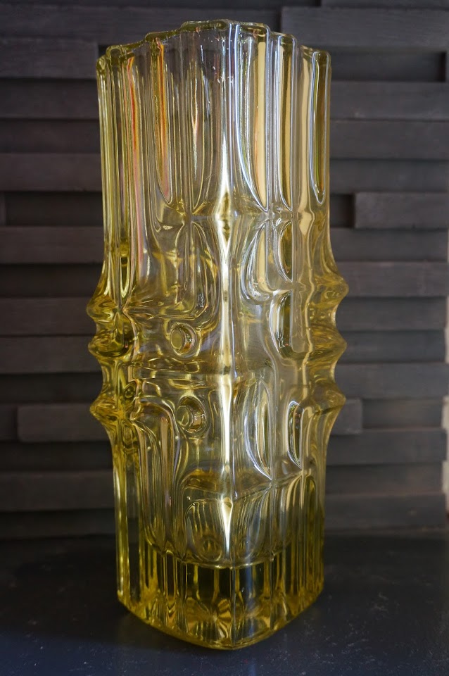 vase en verre sculptural 60s glass vase vintage