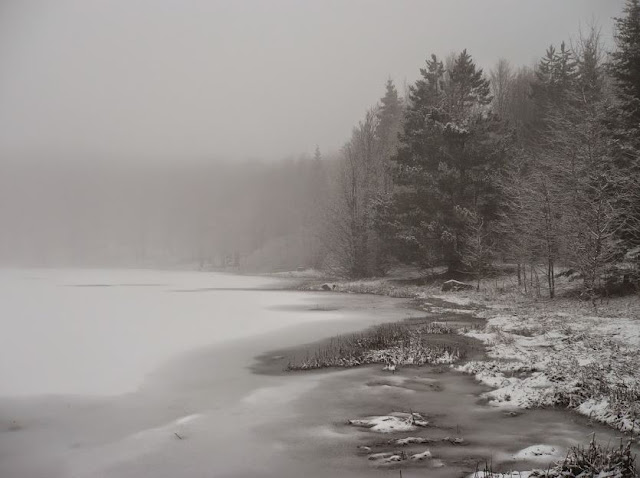 il lago Pranda in inverno con la neve