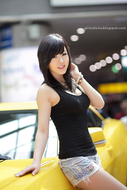 2 Hwang Mi Hee at Chevrolet Exhibitions-very cute asian girl-girlcute4u.blogspot.com