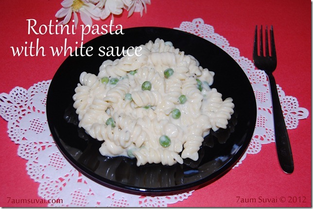 Rotini pasta with white sauce